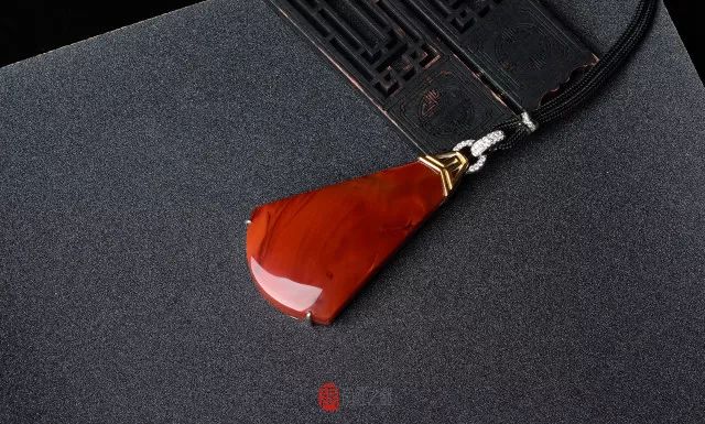 迷戀的紅，南紅手串之美！