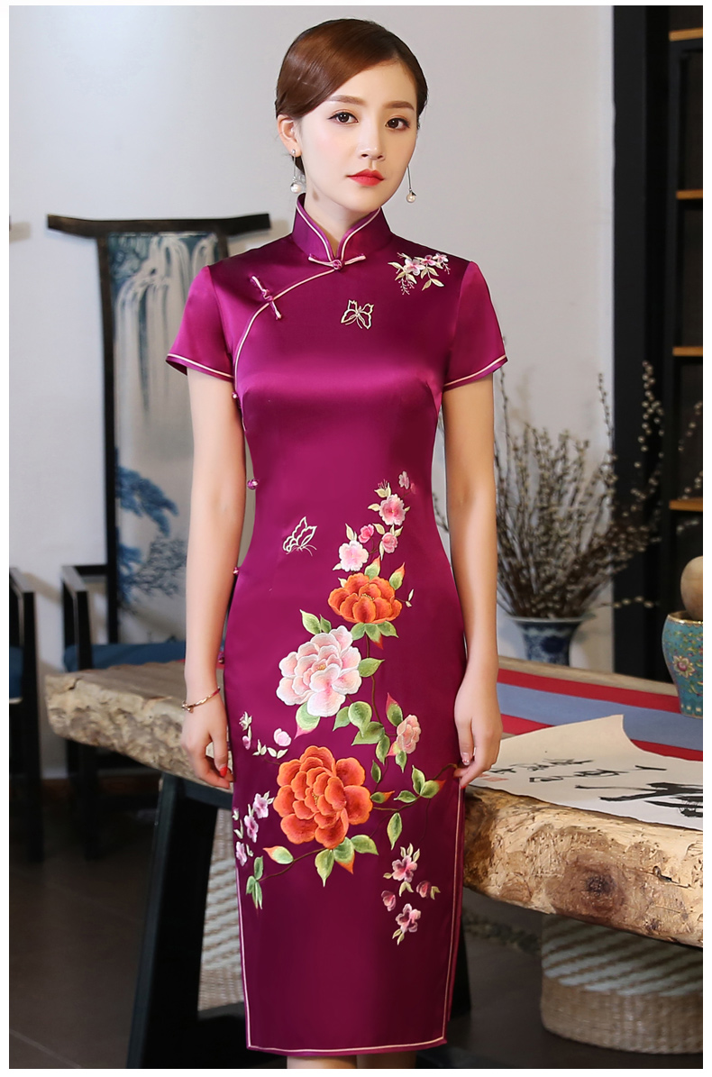 艷而不俗的牡丹繡花旗袍，嫵媚風(fēng)情十足!