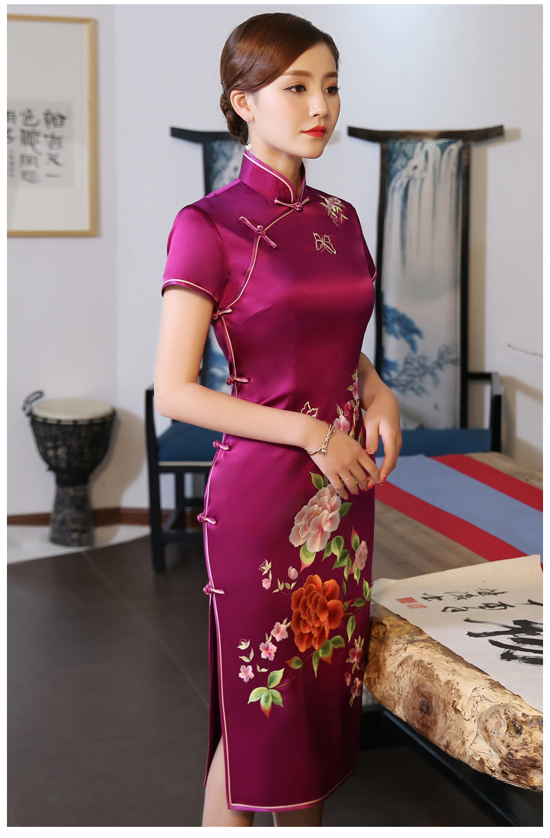 艷而不俗的牡丹繡花旗袍，嫵媚風(fēng)情十足!