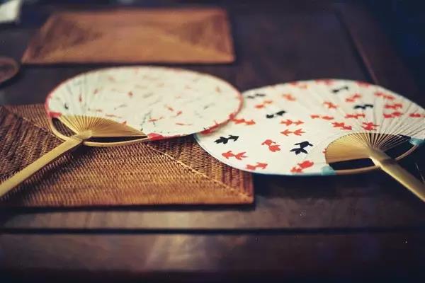 一把扇子風(fēng)情萬(wàn)種：搖出最美的匠心啟航閱讀！