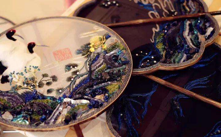 一把扇子風(fēng)情萬(wàn)種：搖出最美的匠心啟航閱讀！