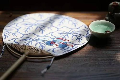 一把扇子風(fēng)情萬(wàn)種：搖出最美的匠心啟航閱讀！