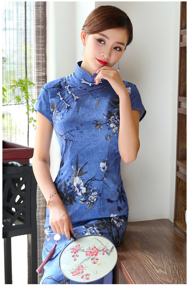 幽藍(lán)斜襟旗袍，優(yōu)雅迷人!