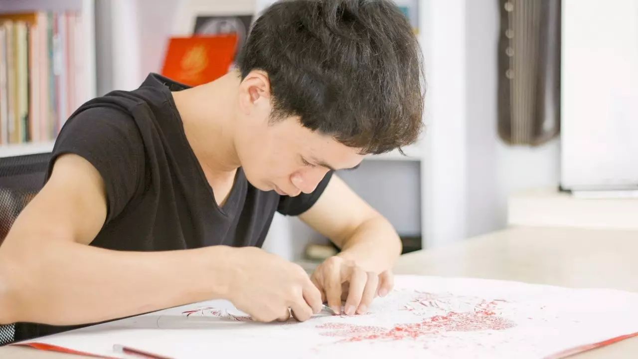 剪紙藝術(shù)作品：一次鏤空一根線條的信仰！