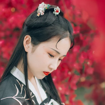 嬌艷紅花女生頭像，唯美古風(fēng)真人頭像