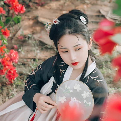 嬌艷紅花女生頭像，唯美古風(fēng)真人頭像