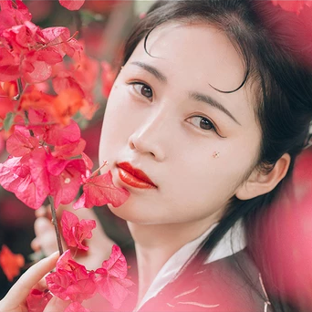 嬌艷紅花女生頭像，唯美古風(fēng)真人頭像