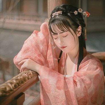 文藝粉紗裙帶傘女生頭像，唯美古風(fēng)真人頭像