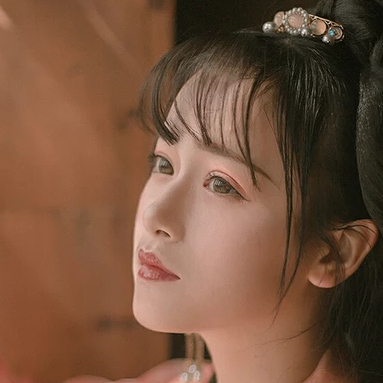 文藝粉紗裙帶傘女生頭像，唯美古風(fēng)真人頭像