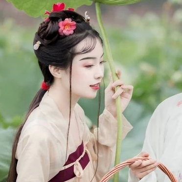 提籃采蓮女生頭像，唯美古風真人頭像