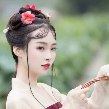 提籃采蓮女生頭像，唯美古風真人頭像
