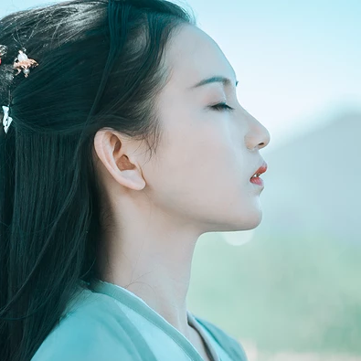 清風(fēng)徐來帶斗笠折扇女生頭像，唯美古風(fēng)頭像