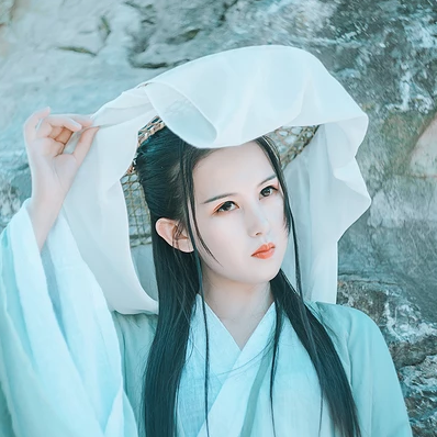 清風(fēng)徐來帶斗笠折扇女生頭像，唯美古風(fēng)頭像