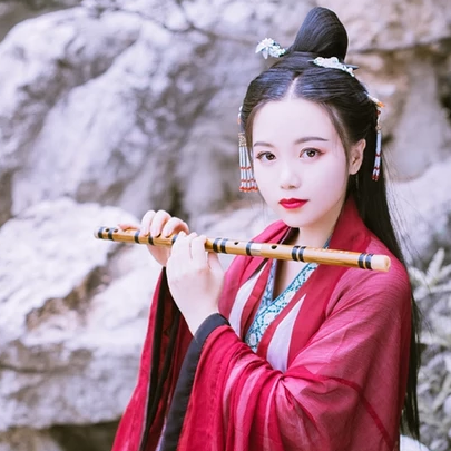 紅衣文藝女生頭像:唯美古風真人頭像