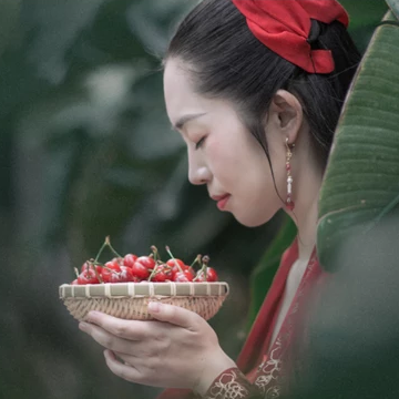 櫻桃紅衣古風頭像，嬌艷美人!