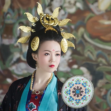 精致古典女生真人頭像，持扇古風頭像