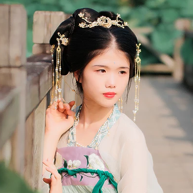 荷香滿溢女生頭像，持扇古風(fēng)頭像