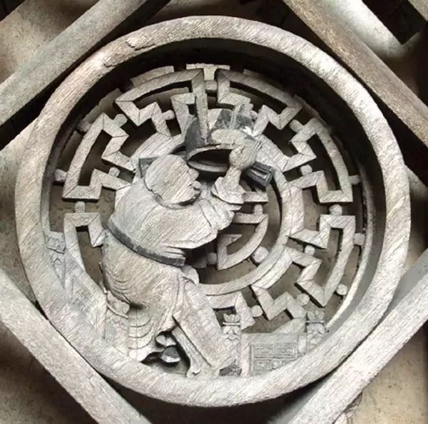 品味木雕藝術(shù)：感受中式老房的匠心之美！