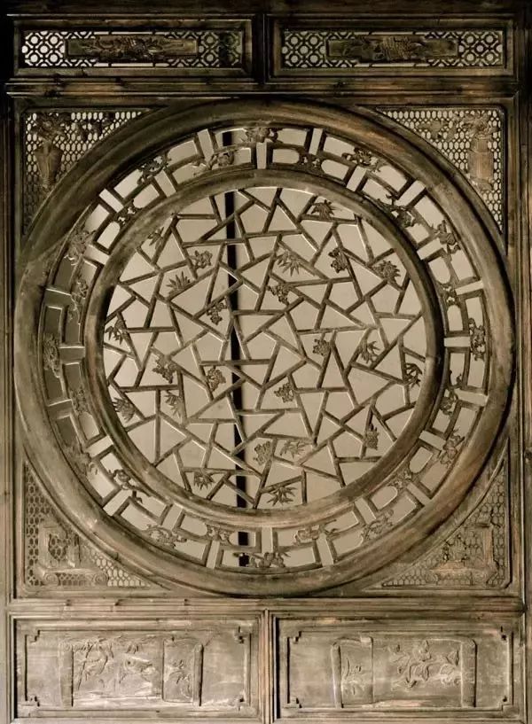 品味木雕藝術(shù)：感受中式老房的匠心之美！