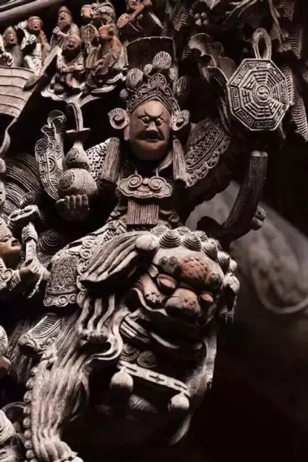 品味木雕藝術(shù)：感受中式老房的匠心之美！