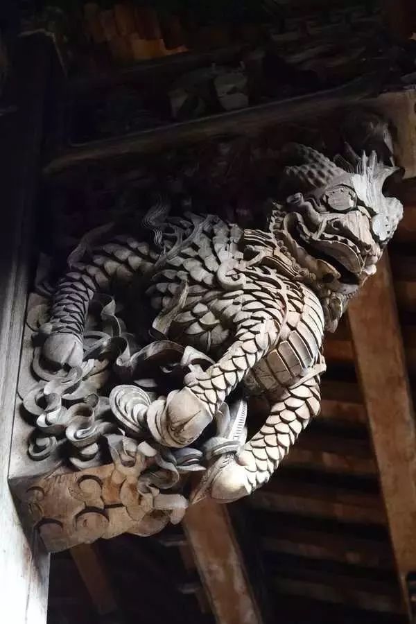 品味木雕藝術(shù)：感受中式老房的匠心之美！