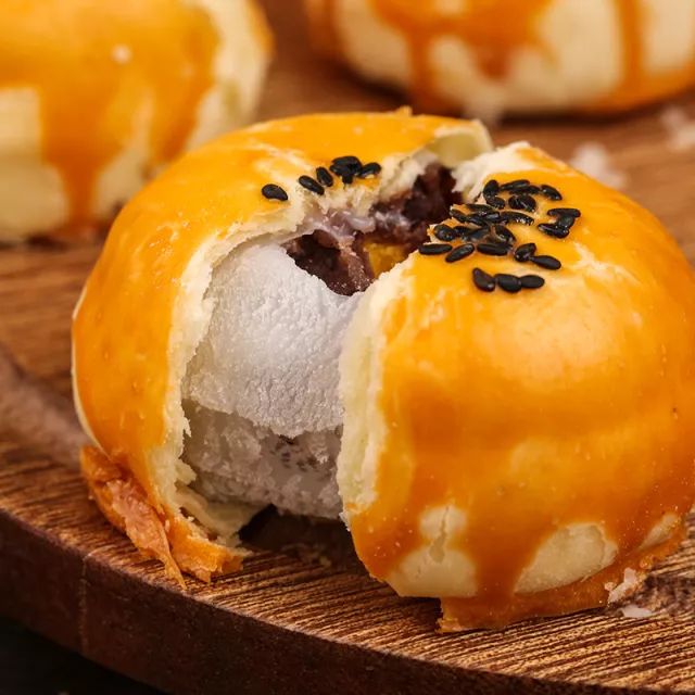 特色美食海鴨蛋黃酥：讓人上癮的蛋黃酥！