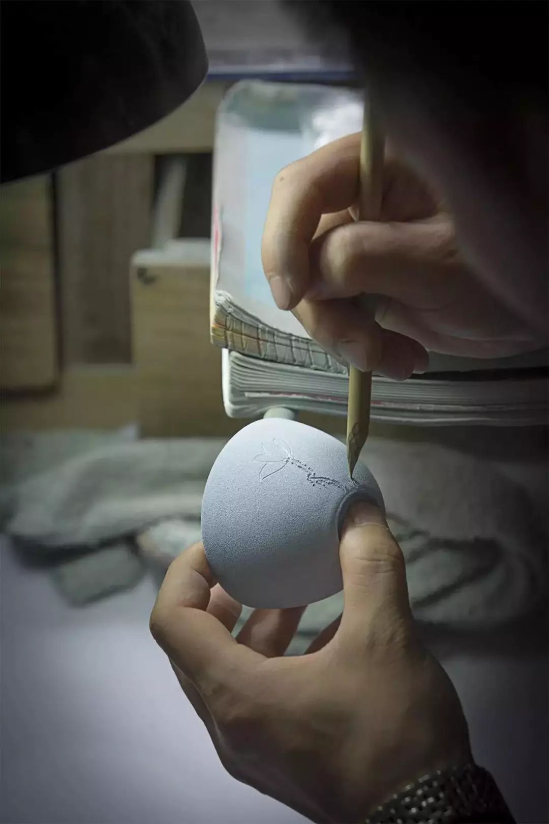 粉彩扒花工藝：細(xì)膩絕妙的陶瓷工藝！