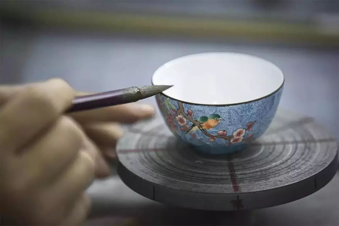 粉彩扒花工藝：細(xì)膩絕妙的陶瓷工藝！