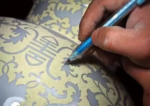 粉彩扒花工藝：細(xì)膩絕妙的陶瓷工藝！