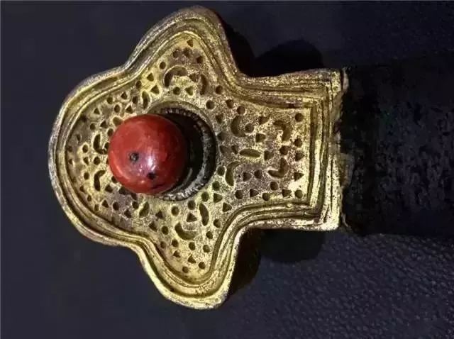 老牧民手中的藏刀，古代兵器太美!