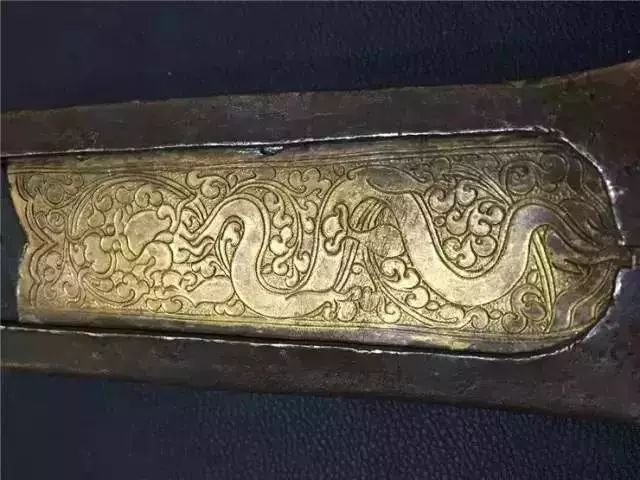 老牧民手中的藏刀，古代兵器太美!