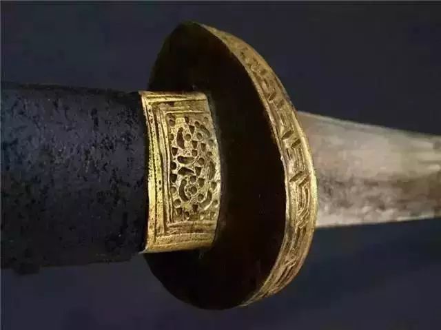 老牧民手中的藏刀，古代兵器太美!