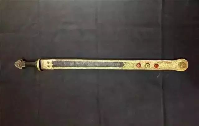 老牧民手中的藏刀，古代兵器太美!