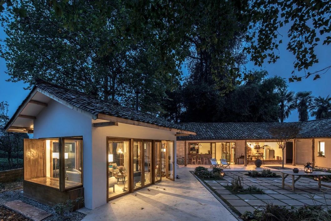 一所茶園里的民宿，過著鄉(xiāng)下悠閑愜意的日子