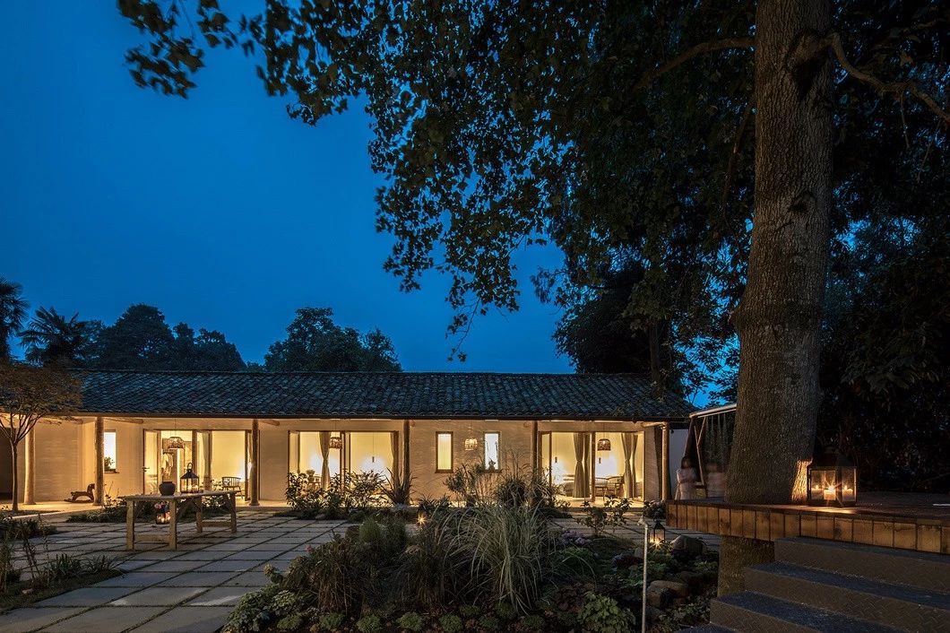 一所茶園里的民宿，過著鄉(xiāng)下悠閑愜意的日子