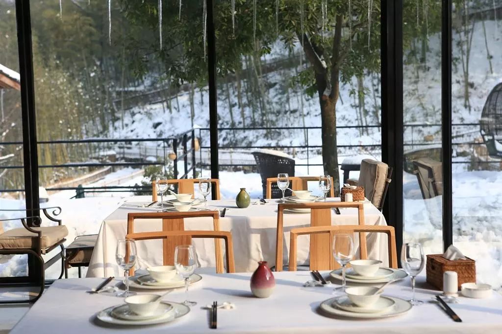 安吉·仁里息心廬，擁泉而居枕山而眠!