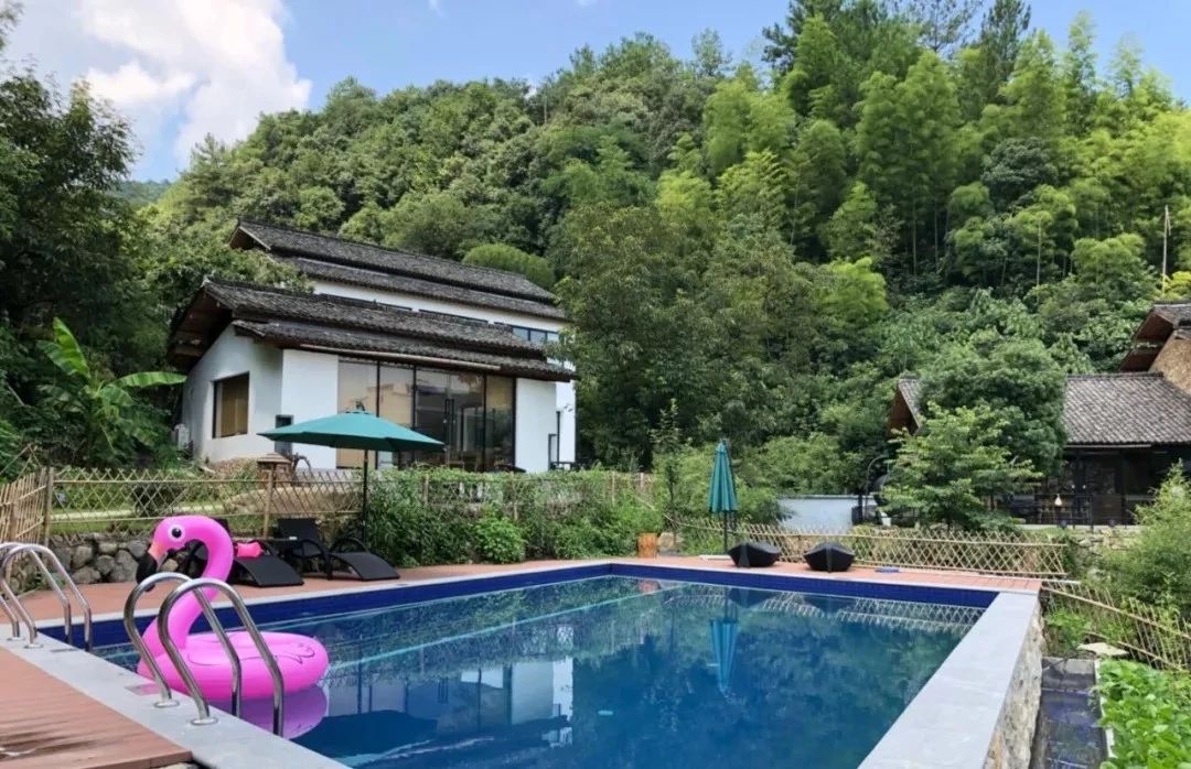 安吉·仁里息心廬，擁泉而居枕山而眠!