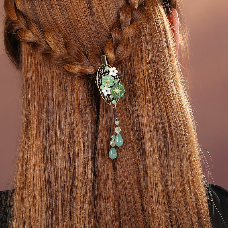 一款淡綠系的古銅發(fā)夾，優(yōu)雅別致古風頭飾