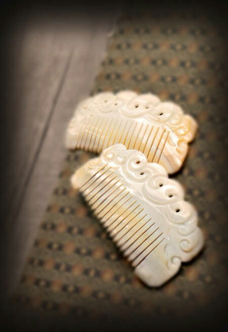 一組古風(fēng)梳子飾品，品味古典韻味之美