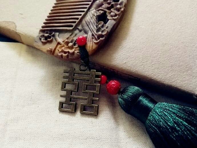 一組古風(fēng)梳子飾品，品味古典韻味之美