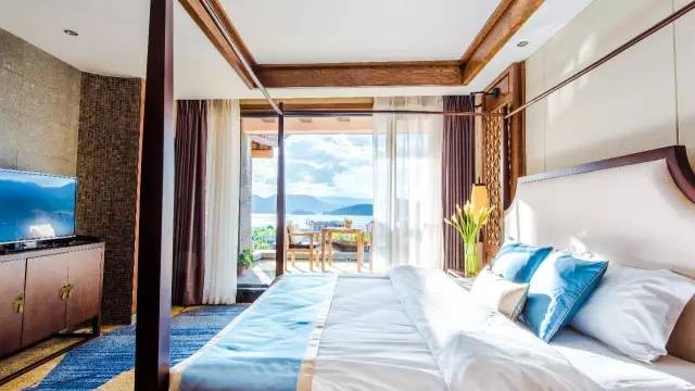 瀘沽湖新中式風(fēng)格民宿，等風(fēng)·半山