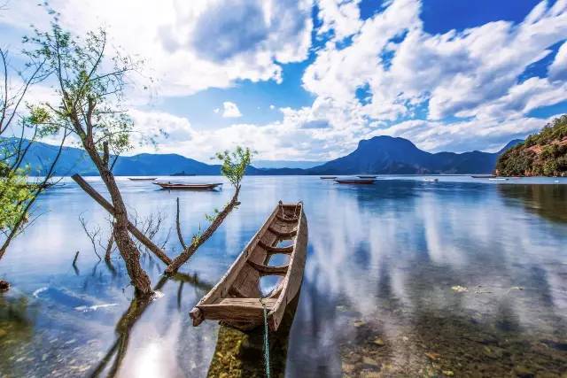 瀘沽湖新中式風(fēng)格民宿，等風(fēng)·半山