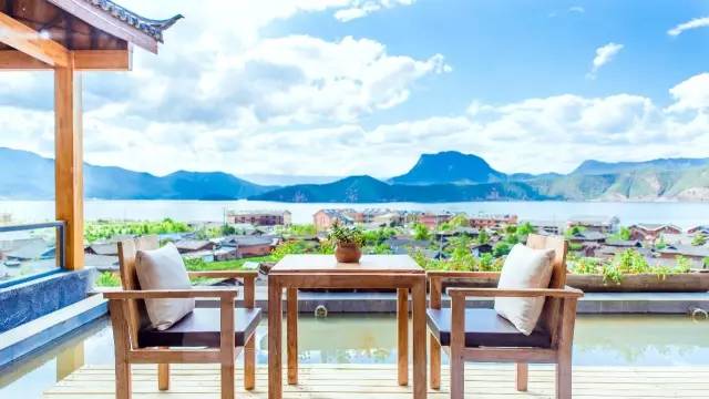 瀘沽湖新中式風(fēng)格民宿，等風(fēng)·半山