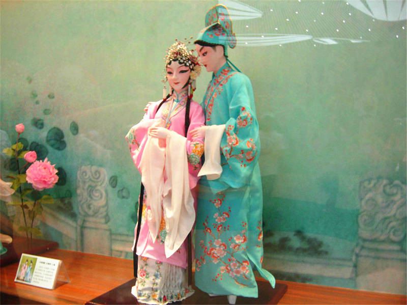 中國(guó)傳統(tǒng)工藝品，絹人