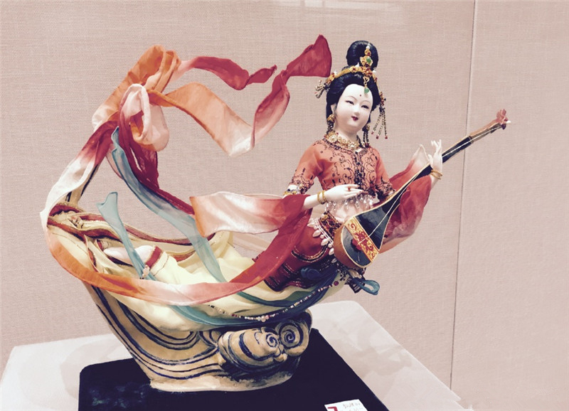 中國傳統(tǒng)工藝品，絹人