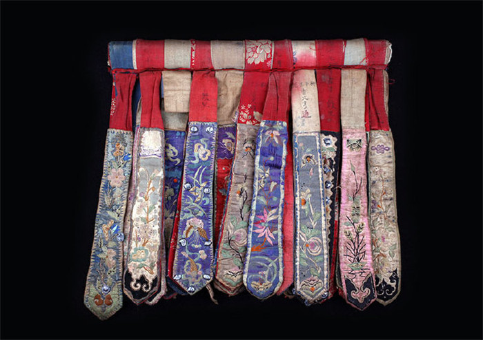 苗族精細靈巧刺繡文物欣賞