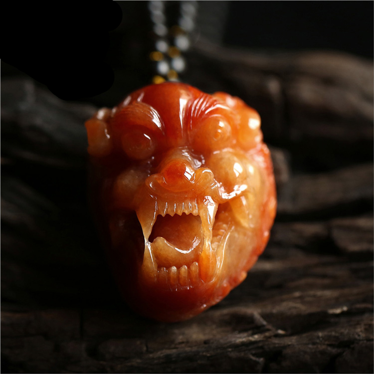 罕見(jiàn)辣黃翡翠吊墜霸氣獸頭吊墜