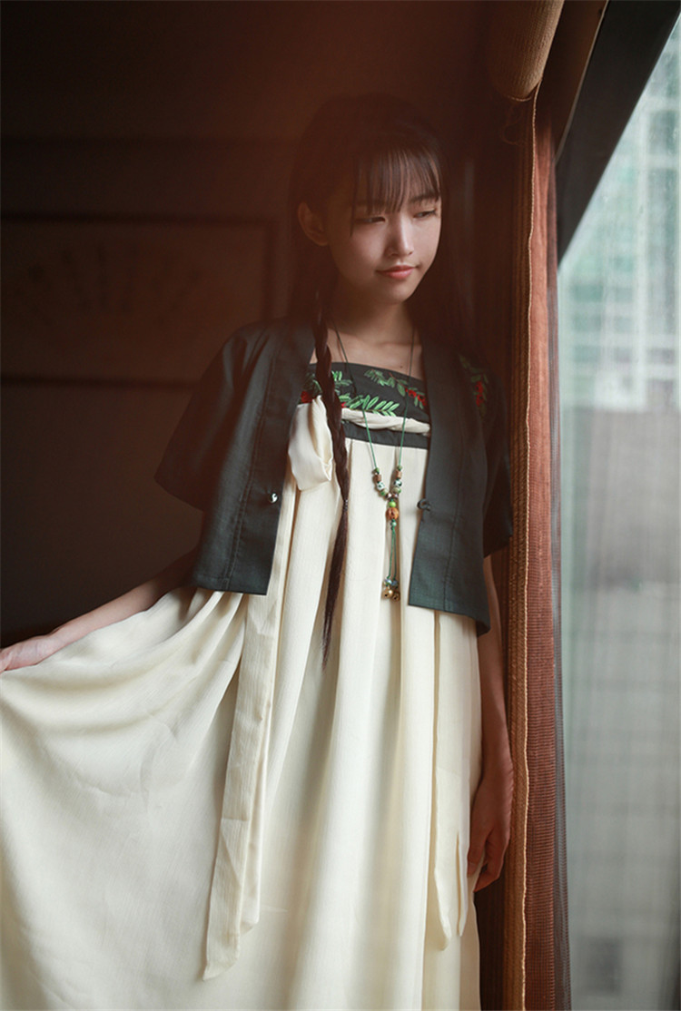 匠心啟航閱讀繡花日常漢元素對(duì)襟短款上襦