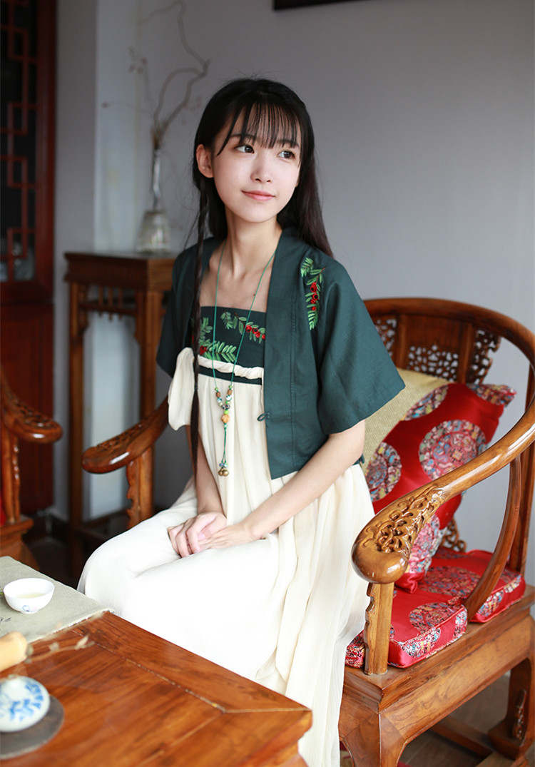 匠心啟航閱讀繡花日常漢元素對(duì)襟短款上襦