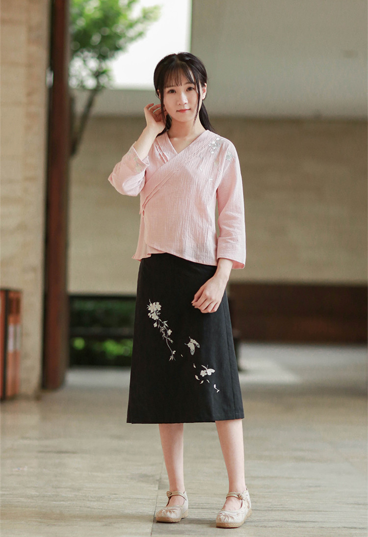 匠心啟航閱讀設(shè)計(jì)刺繡漢元素交領(lǐng)棉麻上衣